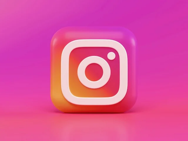 Community manager Besançon logo Instagram